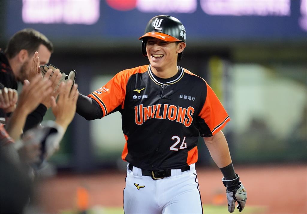 「台灣隊長」陳傑憲9上致勝3分砲！中止味全天母跨季8連勝's story cover image