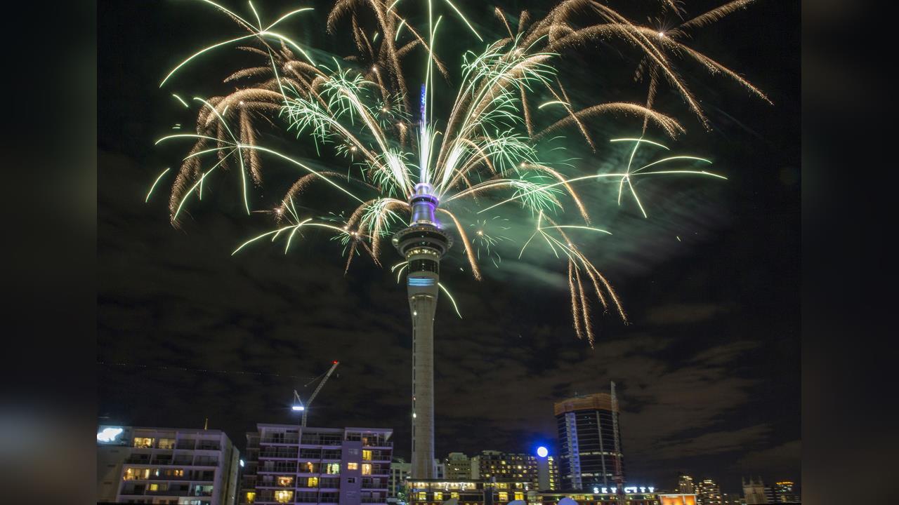 2026來了！紐西蘭率先慶新年　奧克蘭5分鐘煙火秀登場's story cover image