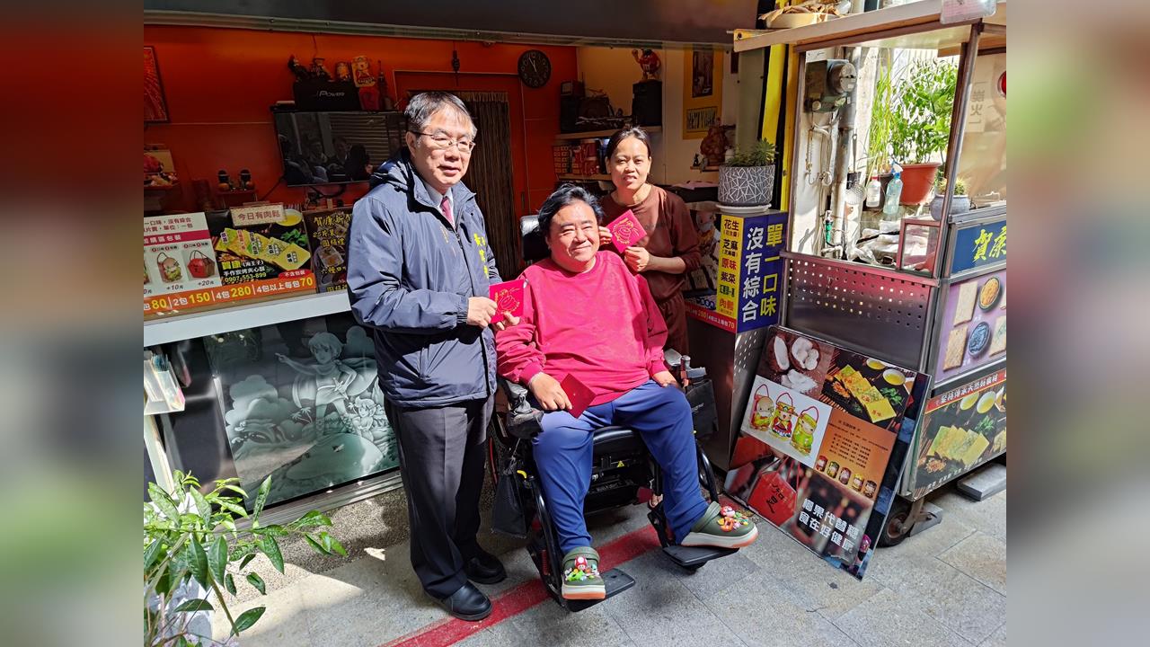 獨家／什麼味道讓黃偉哲也造訪？台南開基武廟前炭烤香！背後故事有洋蔥...'s story cover image