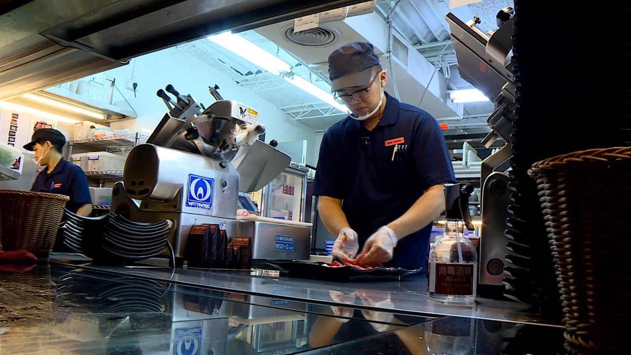 上班打卡下班責任制? 求職網曝勞工慘況「8成曾無酬加班」