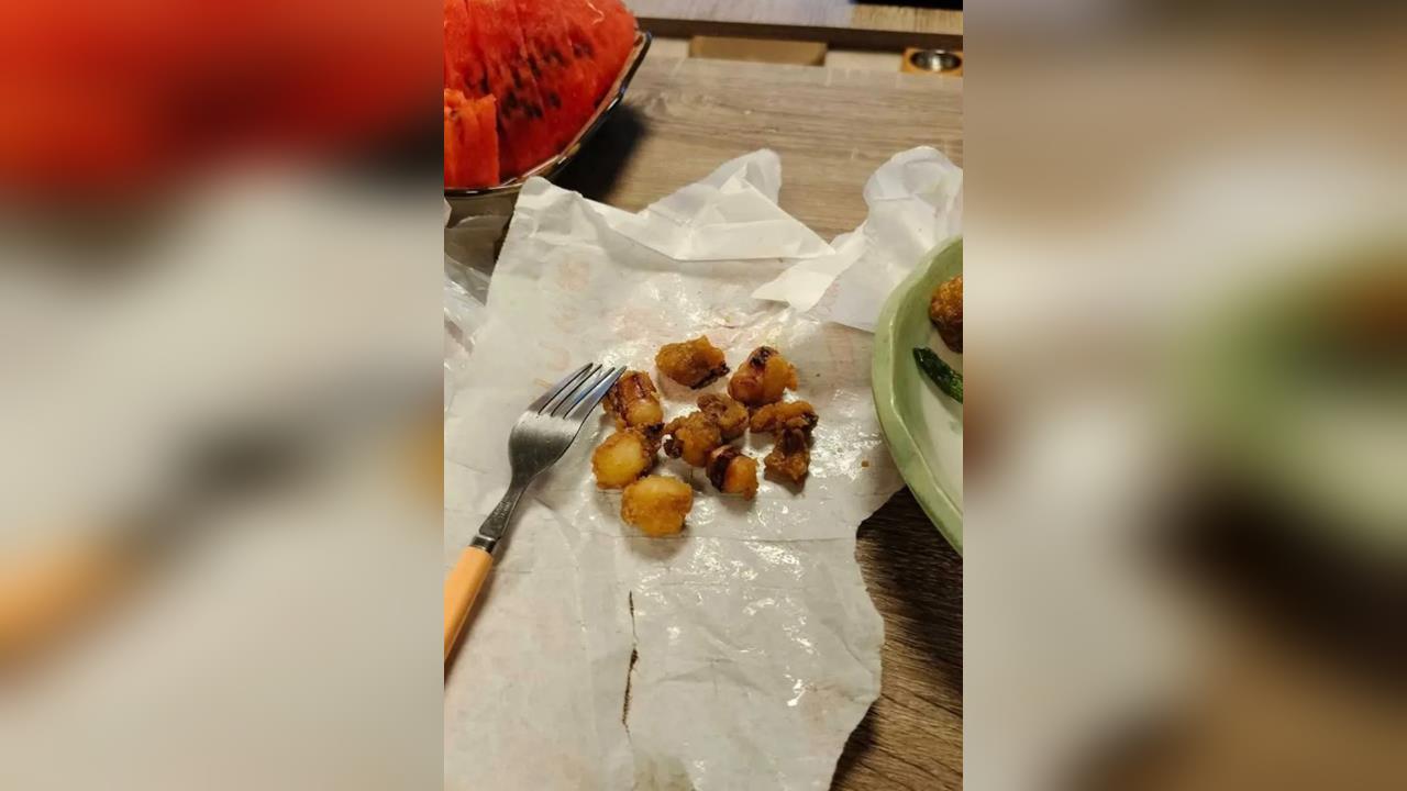 鹽酥魷魚1份60元僅8~9塊 店家:生食級 民眾:份量少到好空虛's story cover image
