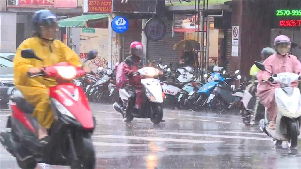 午後雨彈開轟！9縣市大雨特報　1地區慎防大雷雨's story cover image