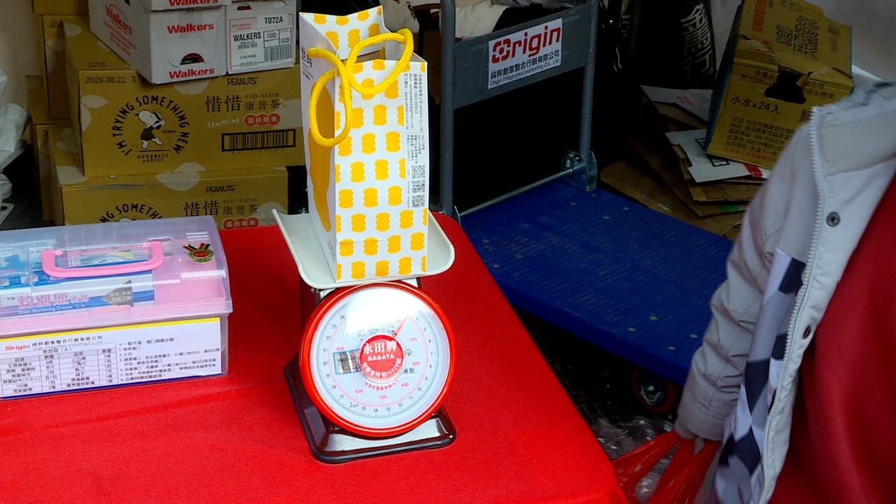 傻眼! 買魚酥回家秤少33克 迪化街攤商喊冤:20年不曾偷斤減兩