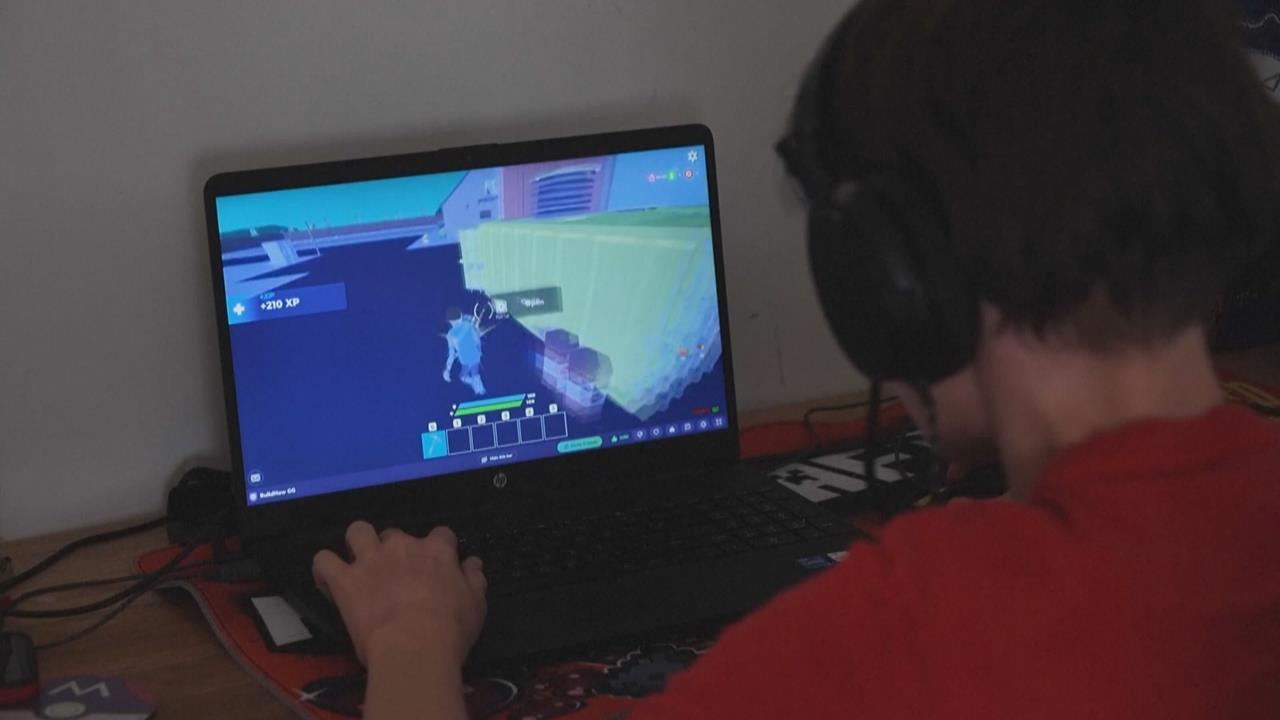 前高階警存「人獸交、兒童私密片」竟判監禁免坐牢！'s story cover image