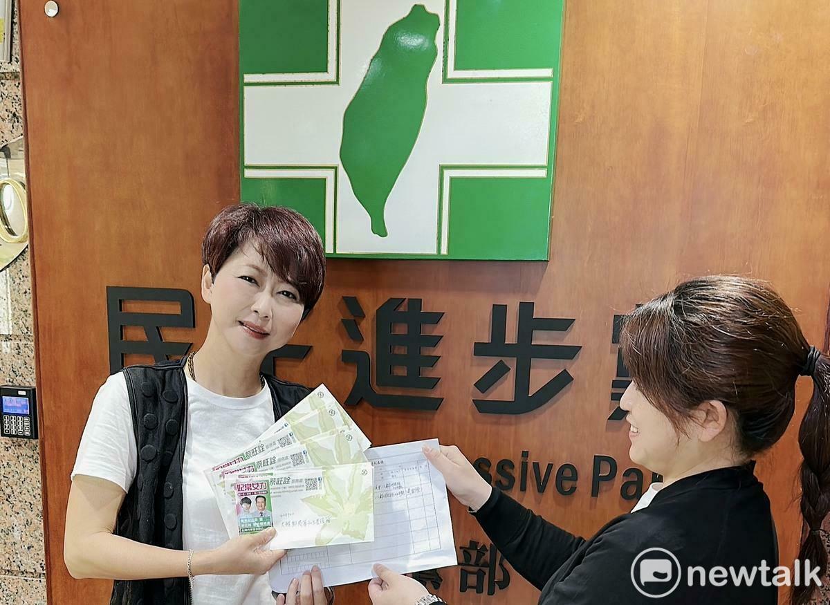 罷免最後衝刺每周親送連署書  陳亭妃：民意不容忽視's story cover image