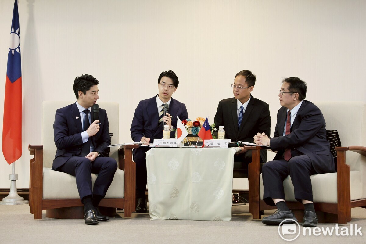 日本自民黨青年局長中曾根康隆拜會  黃偉哲贈台南越光米見證台日情誼's story cover image