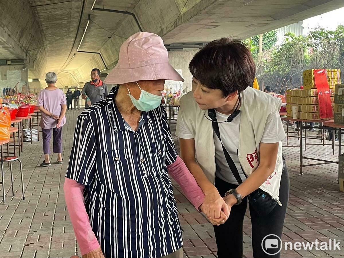 台南無敬老計程車點數補貼  陳亭妃偕7議員共同爭取's story cover image