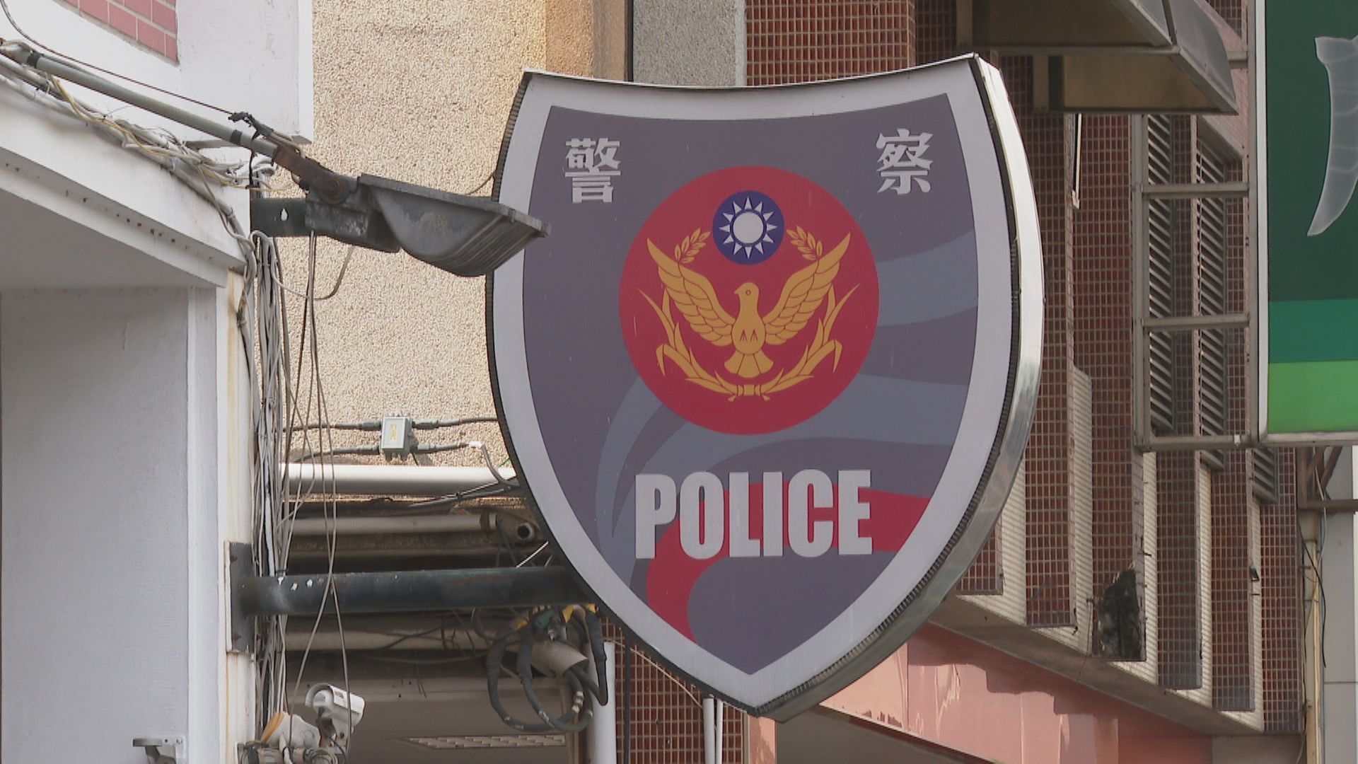警消破門壓制家暴男　疑酒後要錢未果砍傷母！協助申請保護令's story cover image