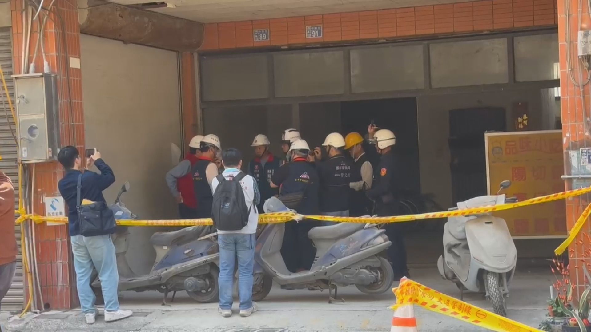 台中清水大樓頂層塌陷　住戶最快下午可返家取物's story cover image