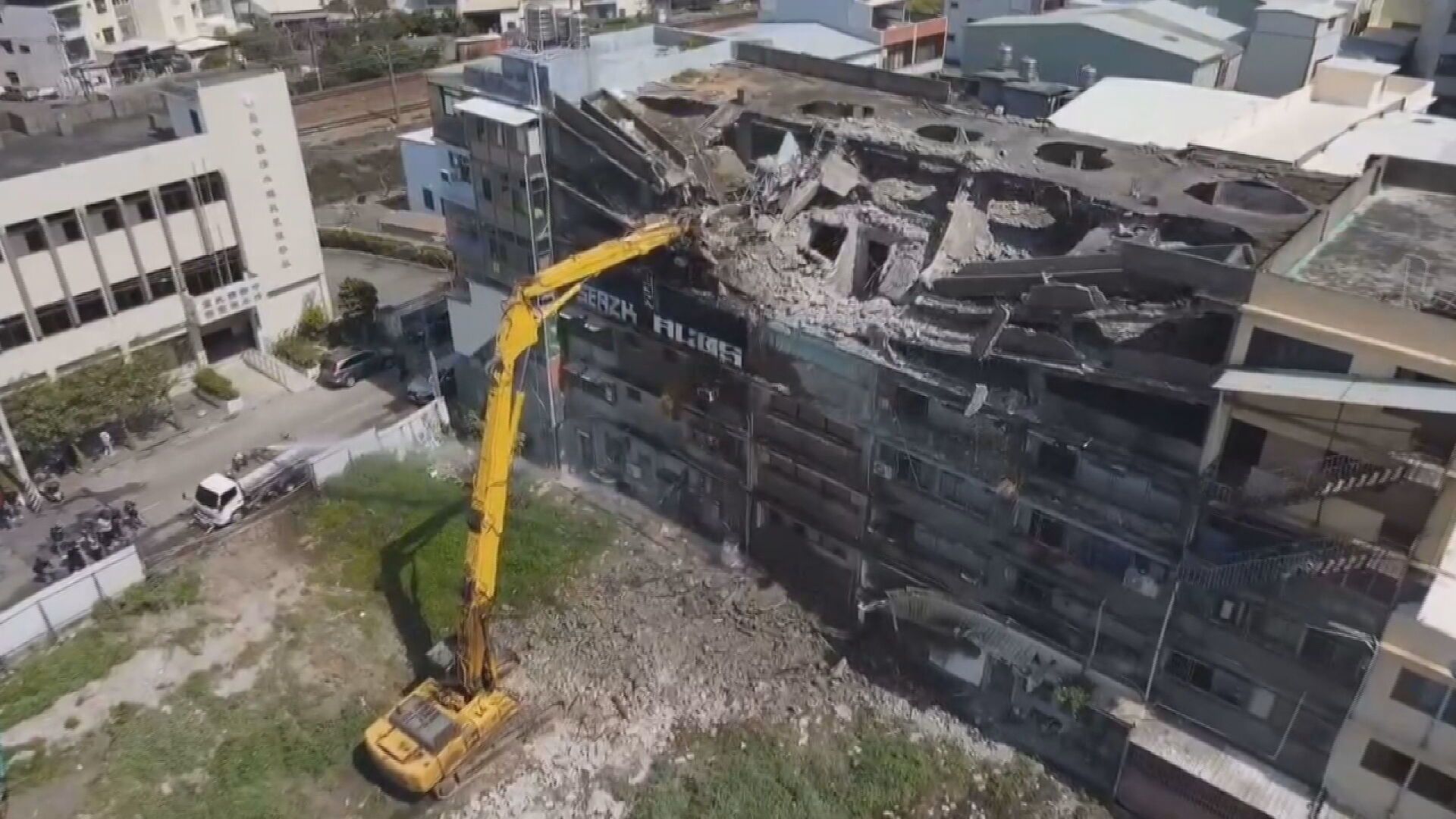 清水塌樓5、6樓開拆估3天完工　台中市府要重罰所有權人's story cover image