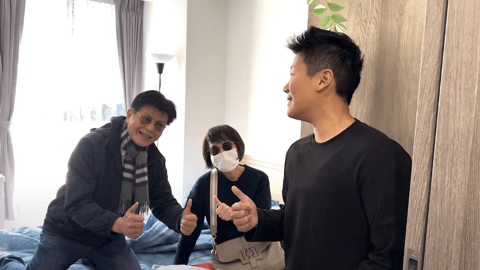 薔薔父母昔雙出軌生下姊妹　2人相隔20年意外重逢尬合照's story cover image