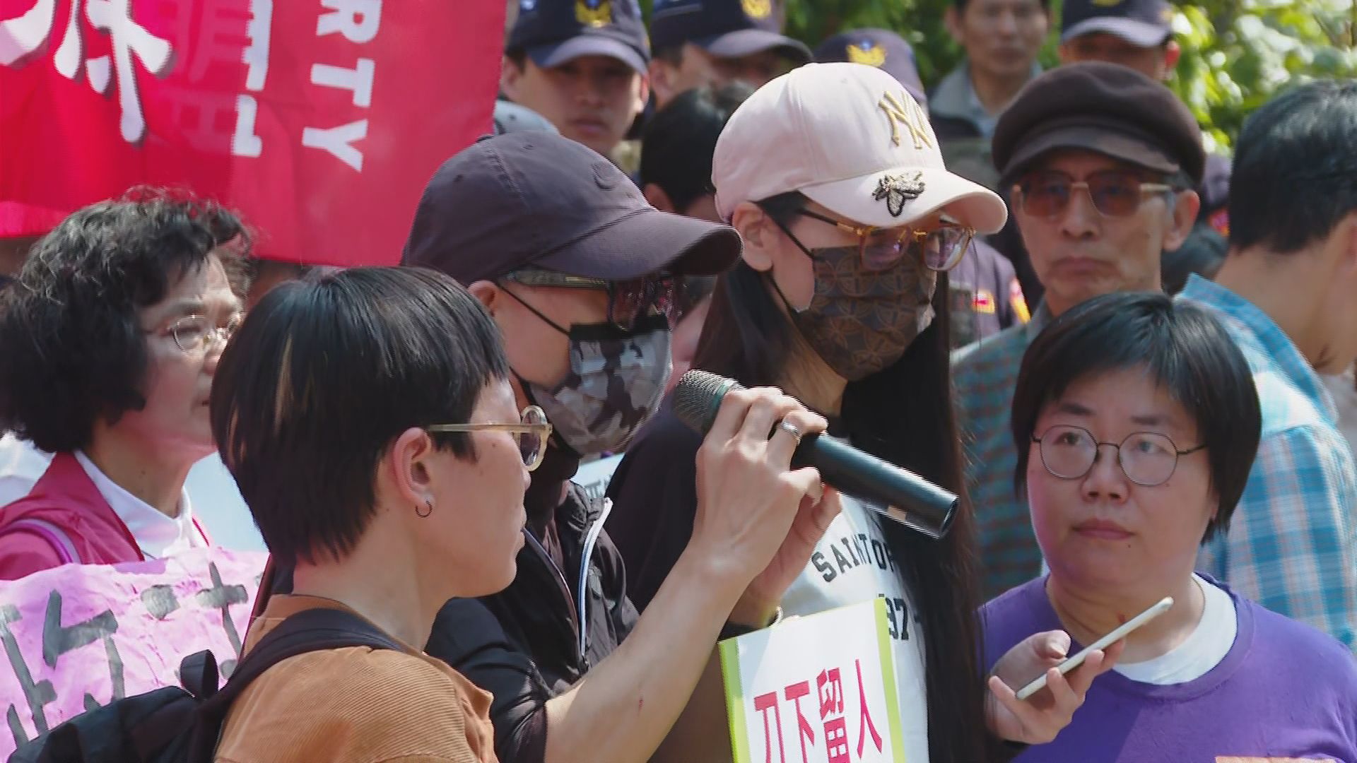 限期離境最後一天　亞亞夫妻衝內政部要求「刀下留人」撤處分's story cover image