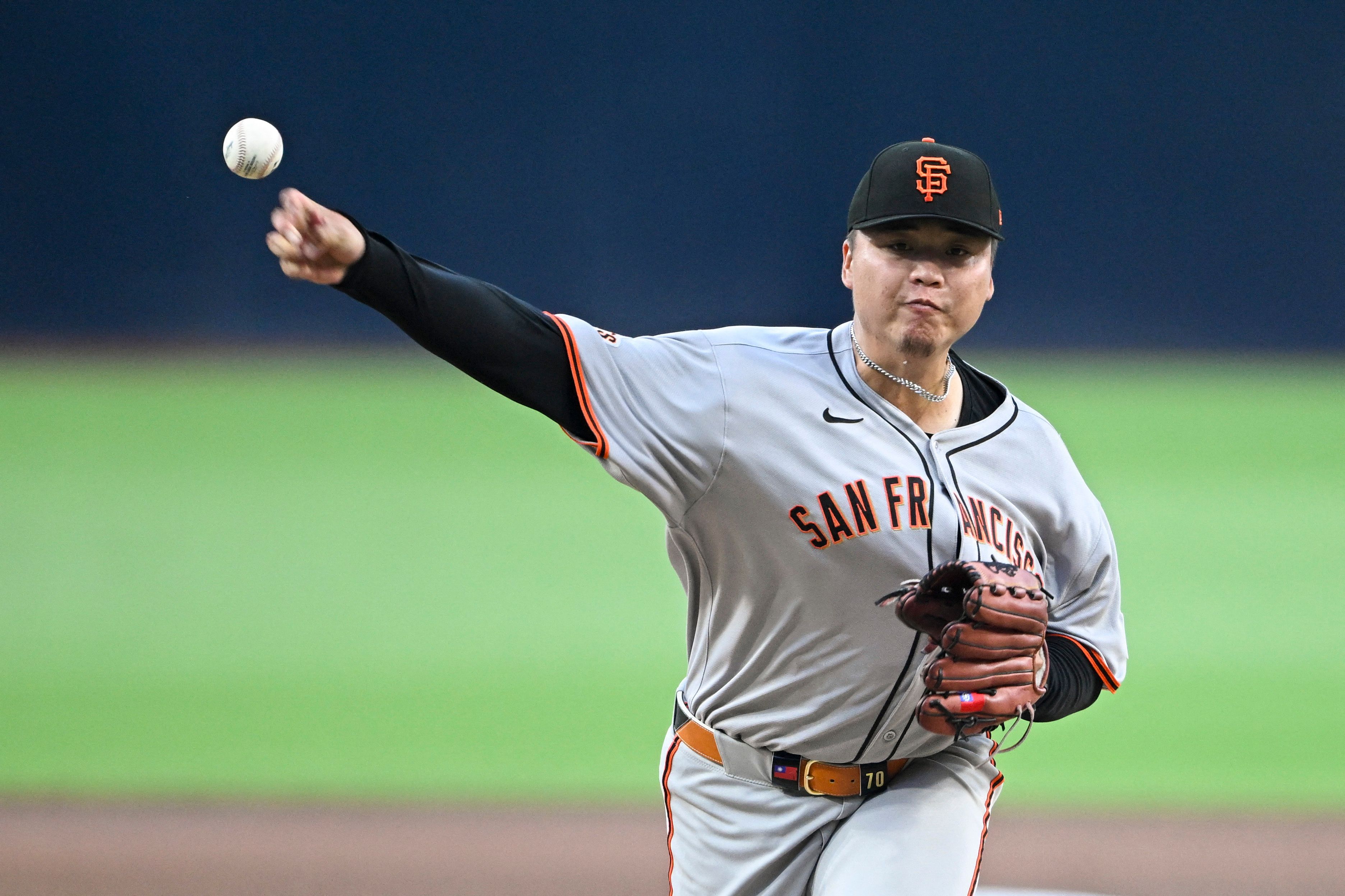 睽違七年 台投手大聯盟先發勝投1／鄧愷威投5.1飆8K好投　奪生涯首次「先發勝」's story cover image