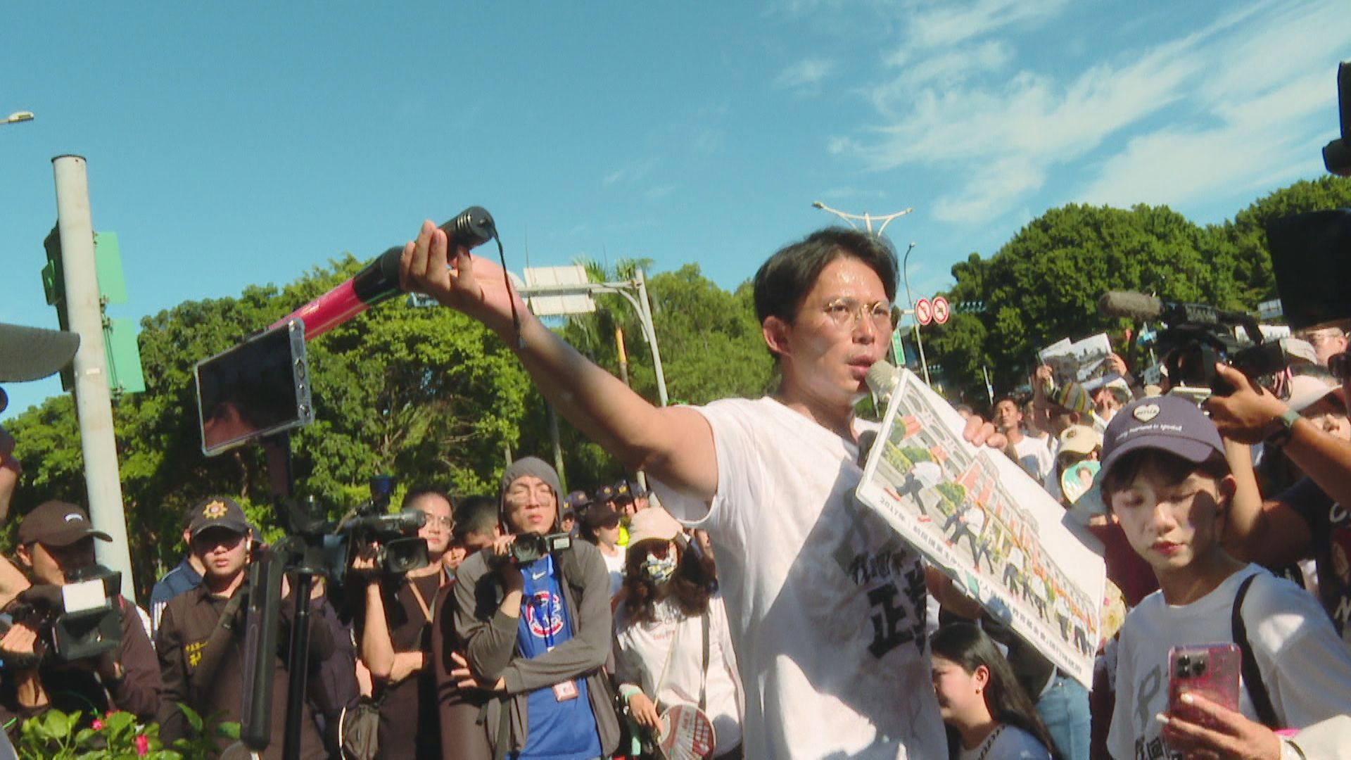 黃國昌走讀與警衝突遭北檢列告　嗆賴清德惡法追殺「放馬過來」's story cover image