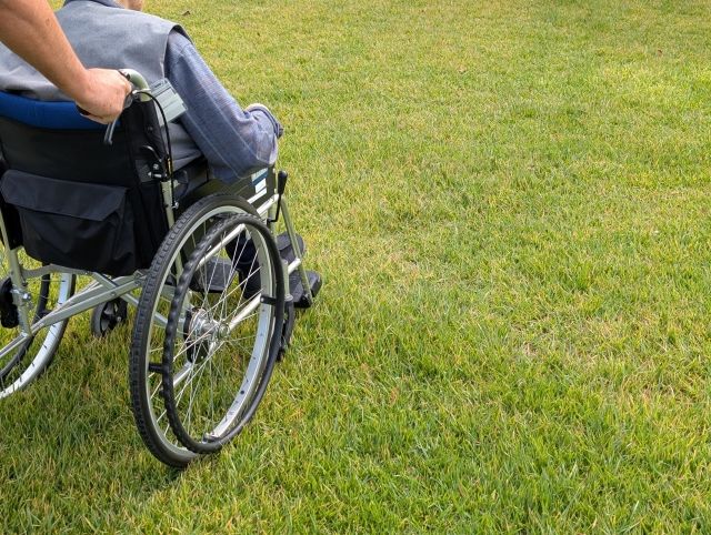 看護嫁人瑞遭質疑　巴毛律師：事實未明認定「粉紅收屍隊」不公's story cover image