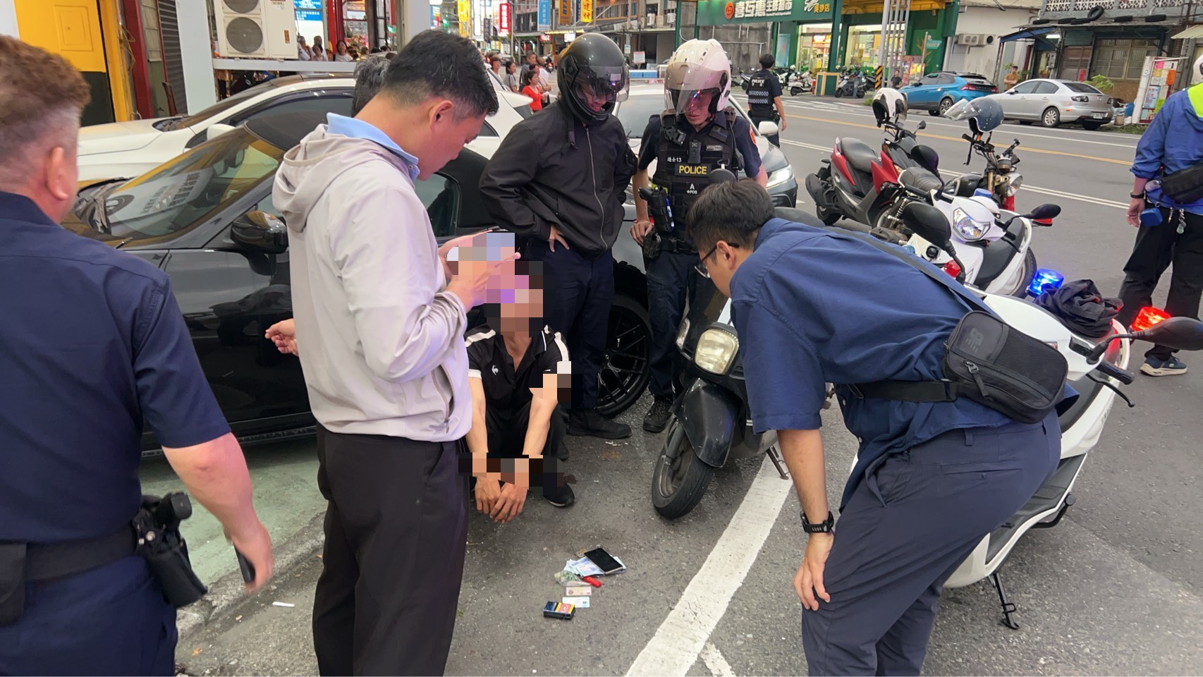 宜蘭男試戴5.6萬金戒指奪門騎車逃走　警獲報半小時內將人帶回's story cover image