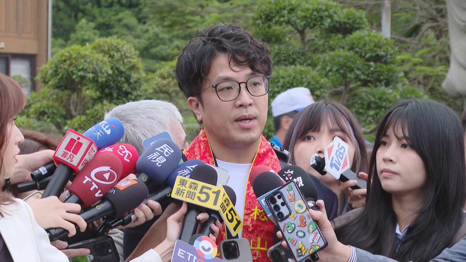疫苗、幼兒園爭議燒不停　沈伯洋轟北市府「問A答B」：市民都在等答案's story cover image