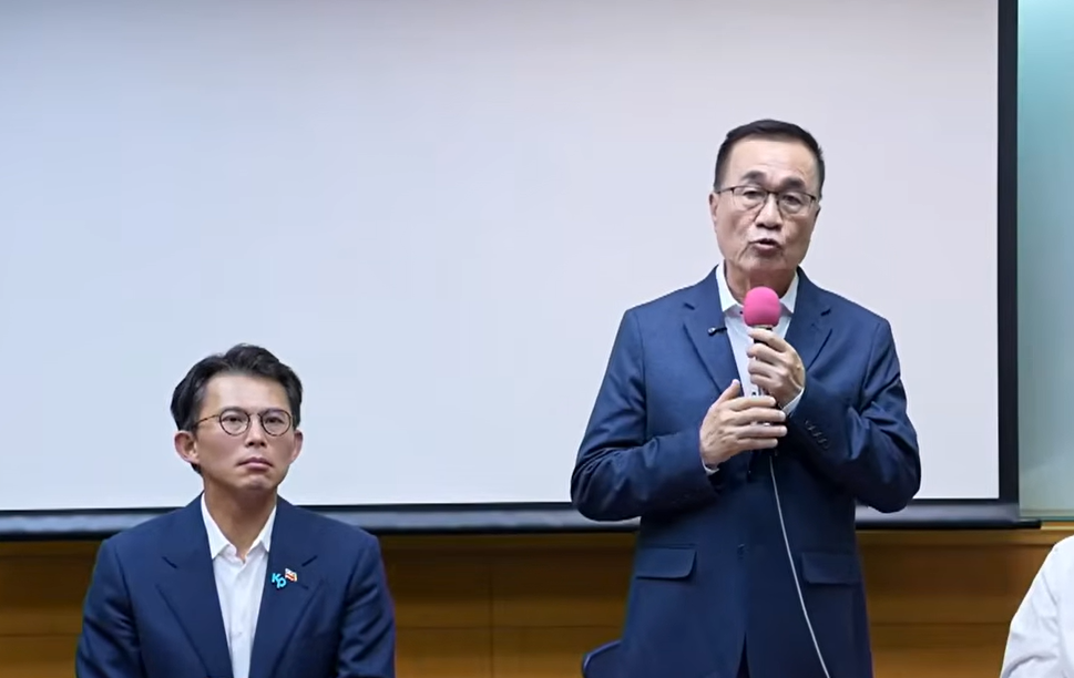 新北市長藍白合民調出爐！李四川勝出　黃國昌：全力輔選's story cover image