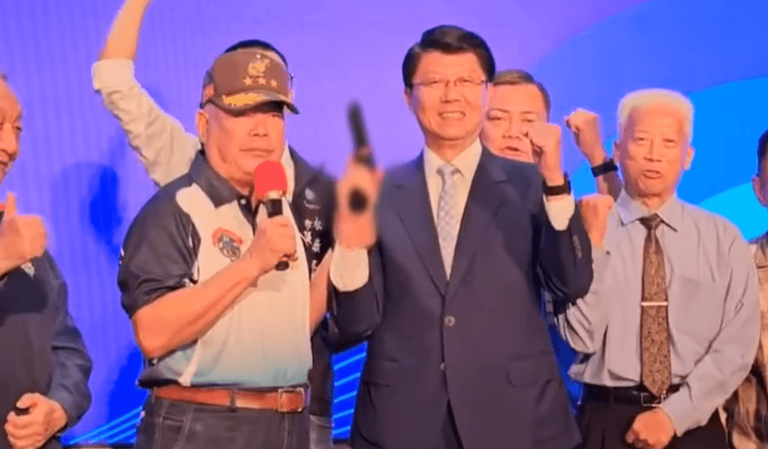 傳挺徐巧芯軍購版本　季麟連激動喊：不信韓國瑜「賣黨求榮」's story cover image