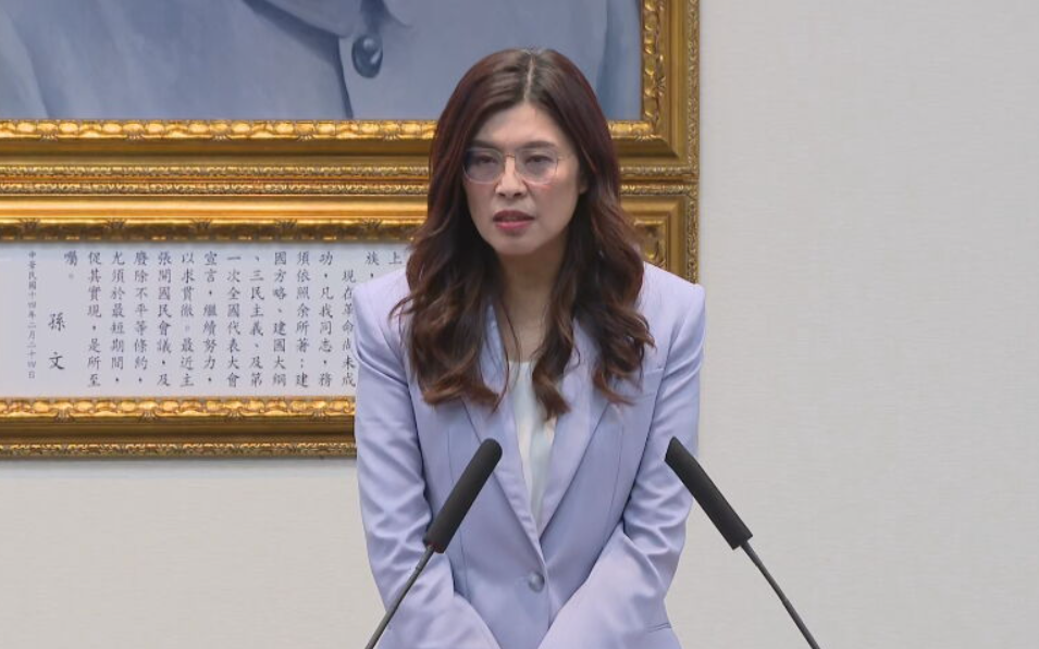 護理節表揚大會　鄭麗文轟護病比失衡：民進黨拖延醫療改革's story cover image