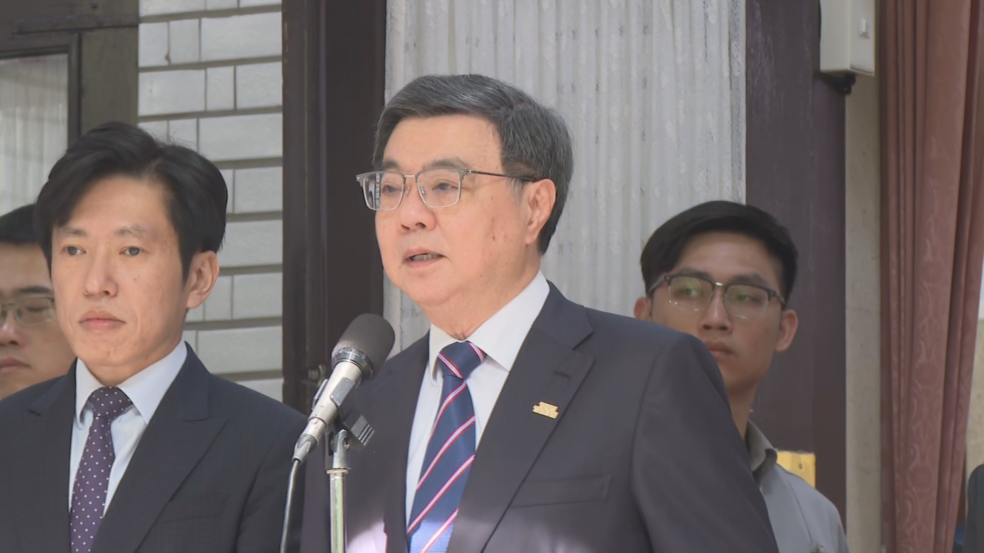 石崇良喊三班護病比「怕跳票就再投總統」　卓榮泰：政策具延續性's story cover image