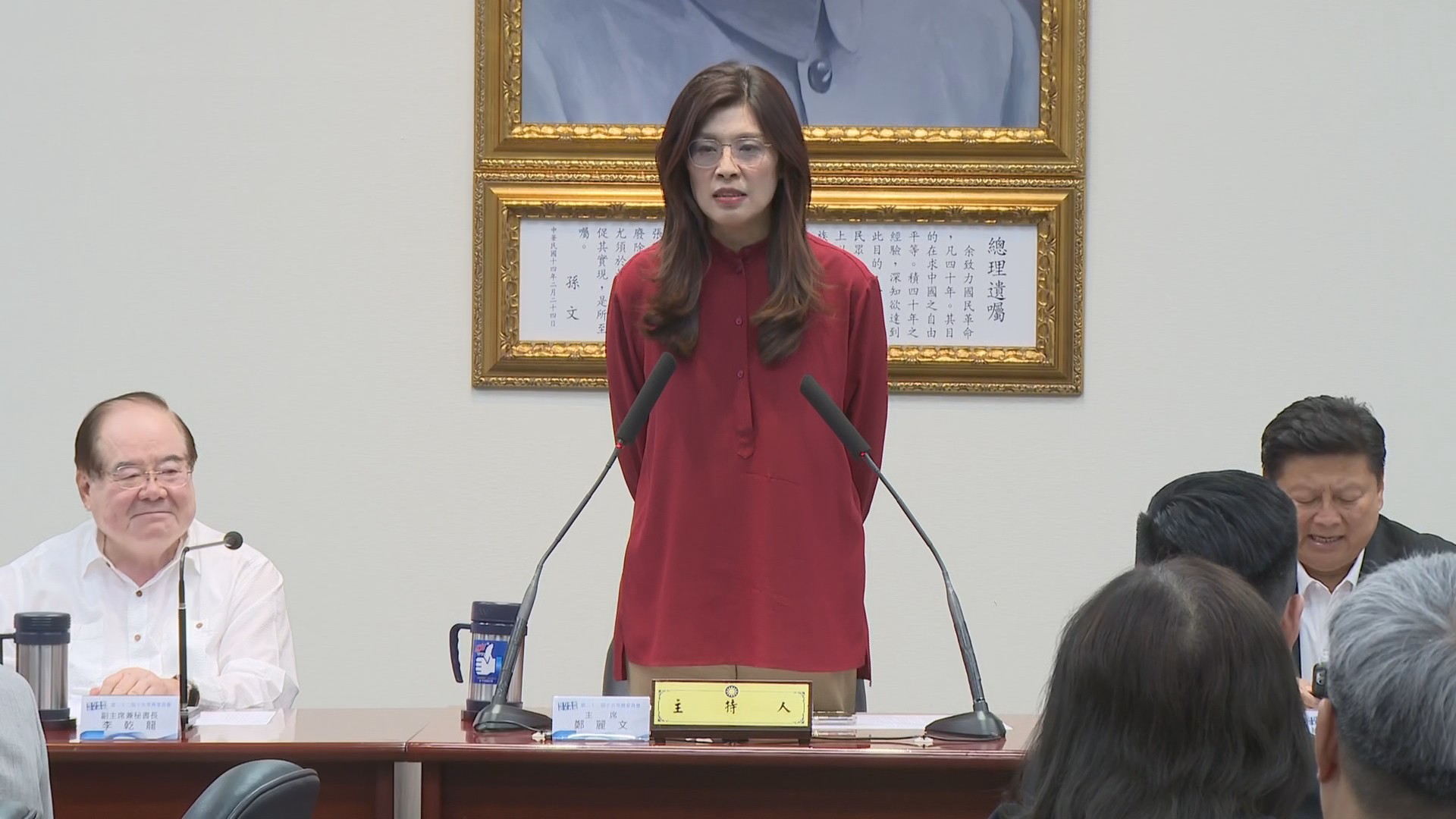 傳鄭麗文、傅崐萁強推3800億版軍購　藍委曝接獲兩波「電話關切」's story cover image