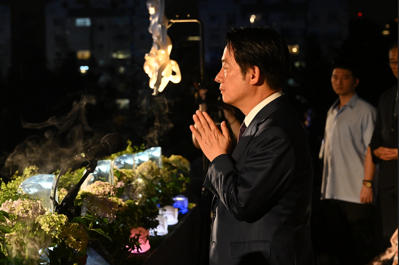 慈濟60週年！萬人齊聚中正紀念堂浴佛　賴清德、谷立言現身祈福's story cover image