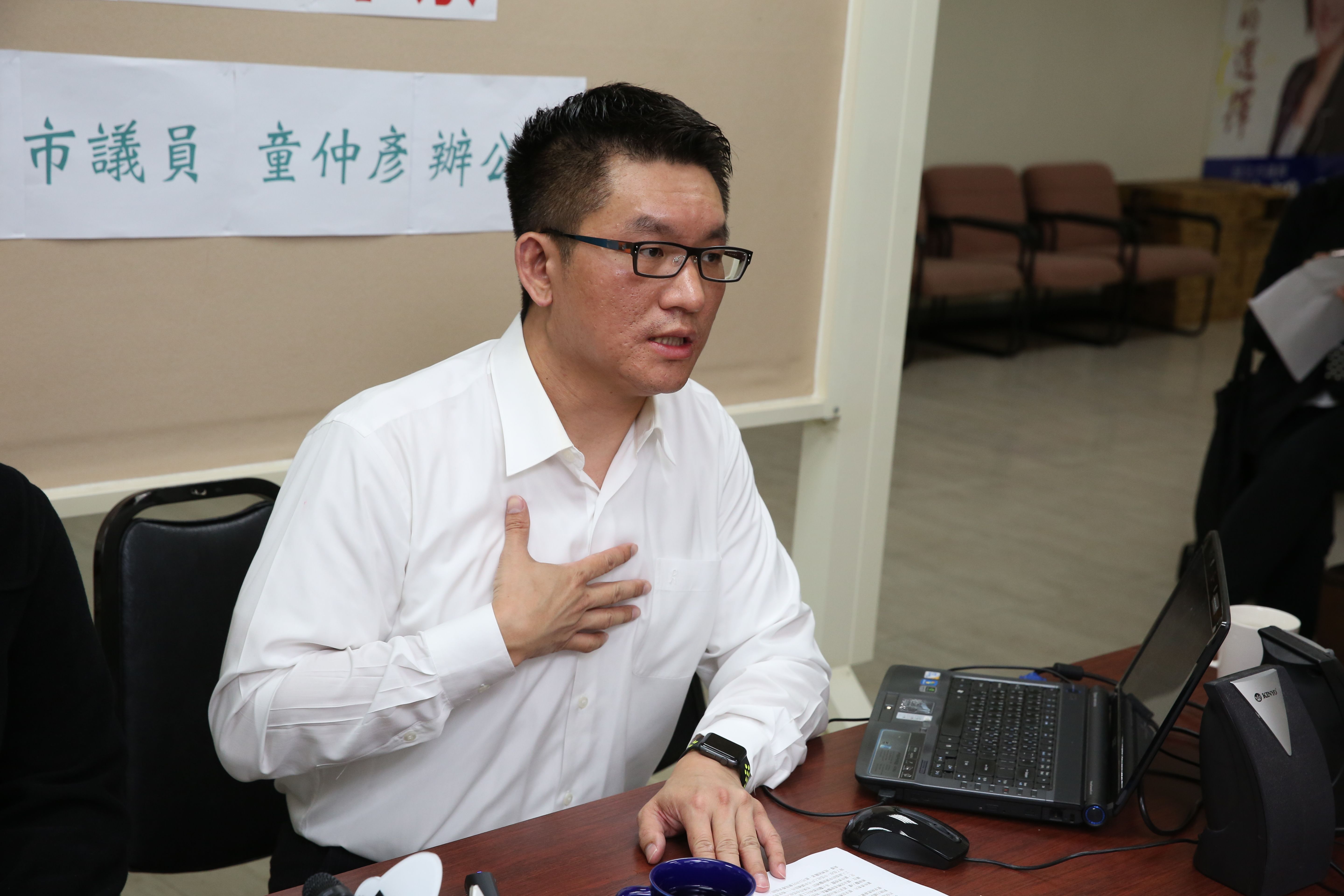 四叉貓寄信檢舉　童仲彥出獄後考到不動產經紀人證書沒了's story cover image