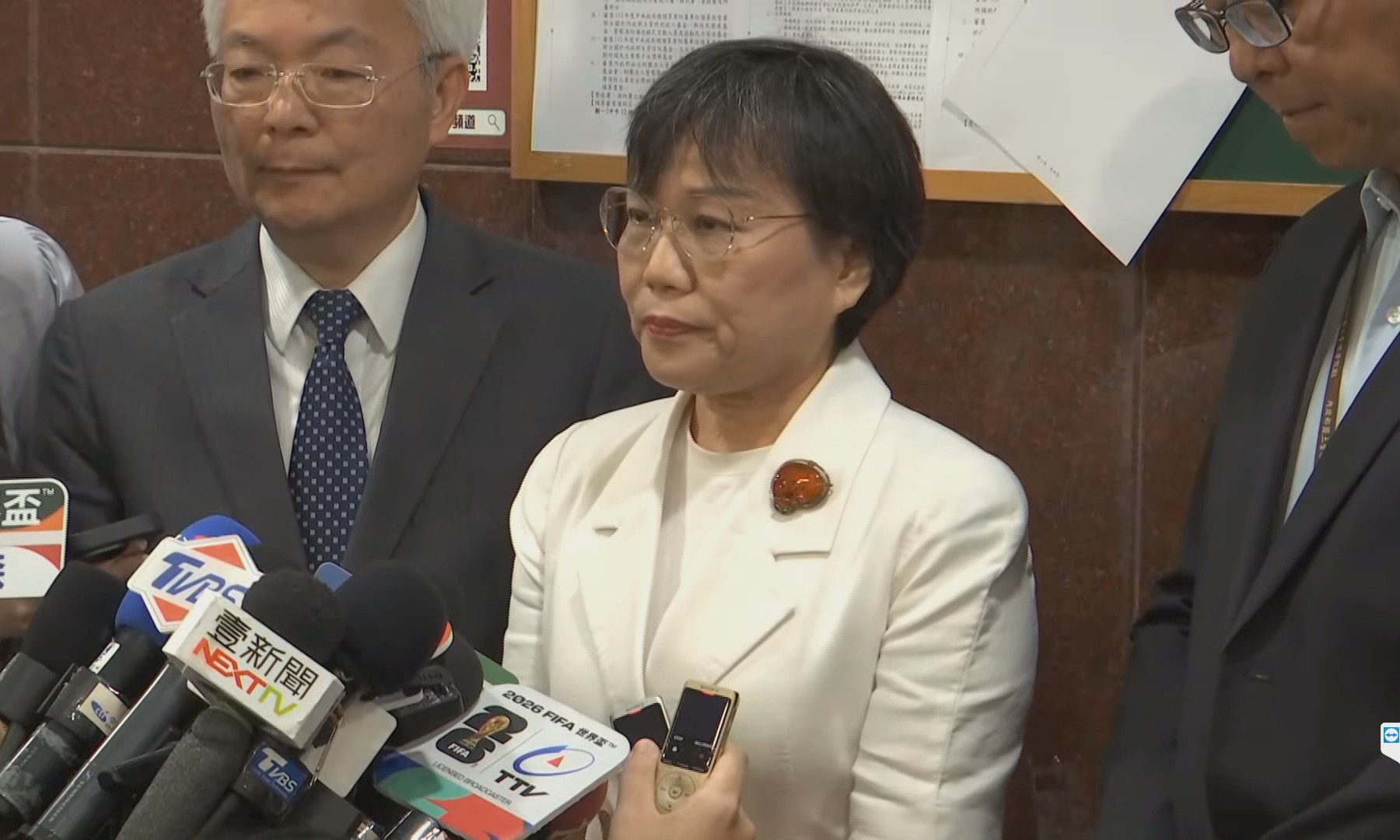 消防員救援泛舟客殉職　劉世芳承諾最高撫卹「未成年子女教育基金供到大學」's story cover image