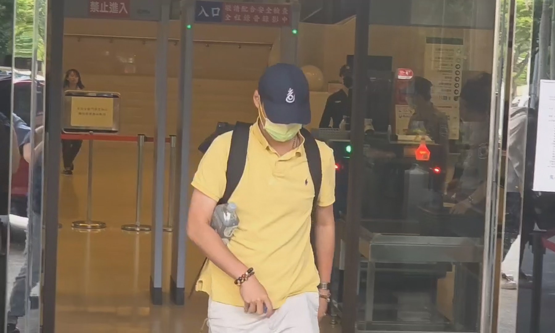 鄭文燦案「大翻供」關鍵證人廖力廷遲到1hr　法院緊急連繫才現身's story cover image