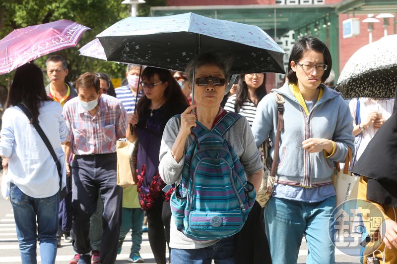 今飆33度熱到像夏天！明起鋒面變天　低溫驟降17度's OG Image