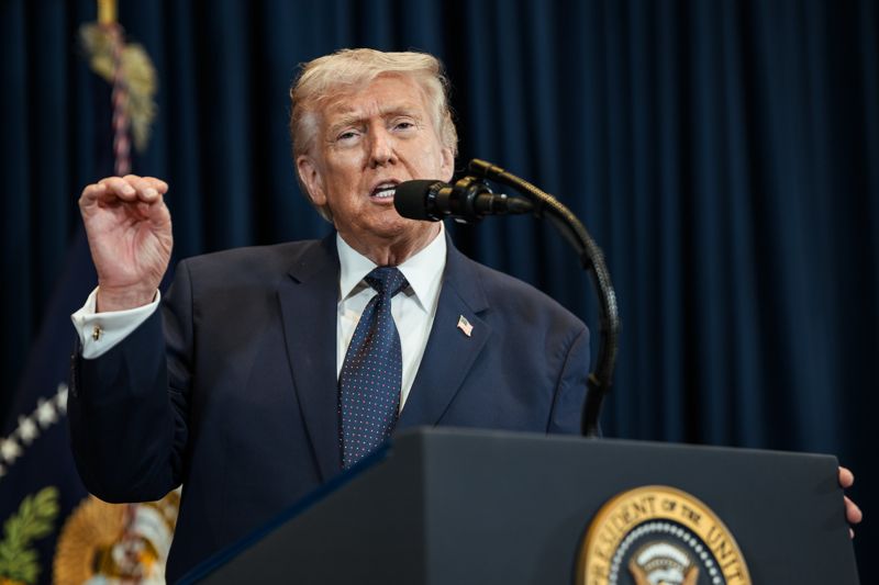 川普下令封鎖荷姆茲海峽！怒轟伊朗收錢是勒索　付費船全不准過