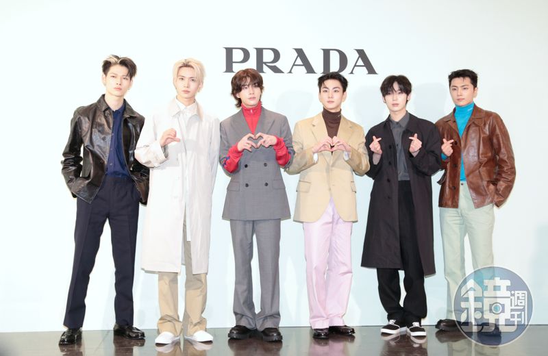 ENHYPEN為Prada專門店開幕吸千粉圍觀　粉絲激動爆哭：再也無法這麼近距離見他們了's story cover image