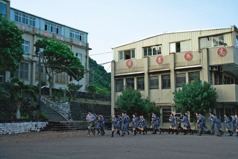 伊藤潤二IP影集1／《聰明鎮》匯集經典元素　小鎮補習名校成恐怖舞台 