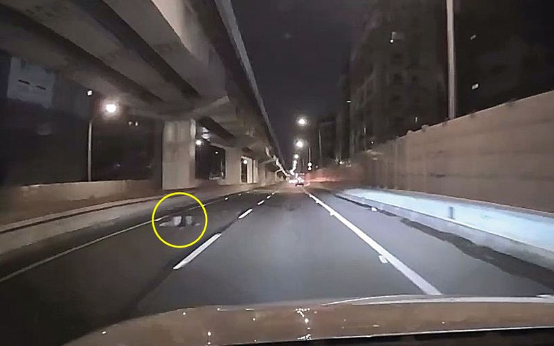 丟包害命狠運將1／行車紀錄曝狠司機惡劣行徑　丟包開車1分鐘後才報警's OG Image