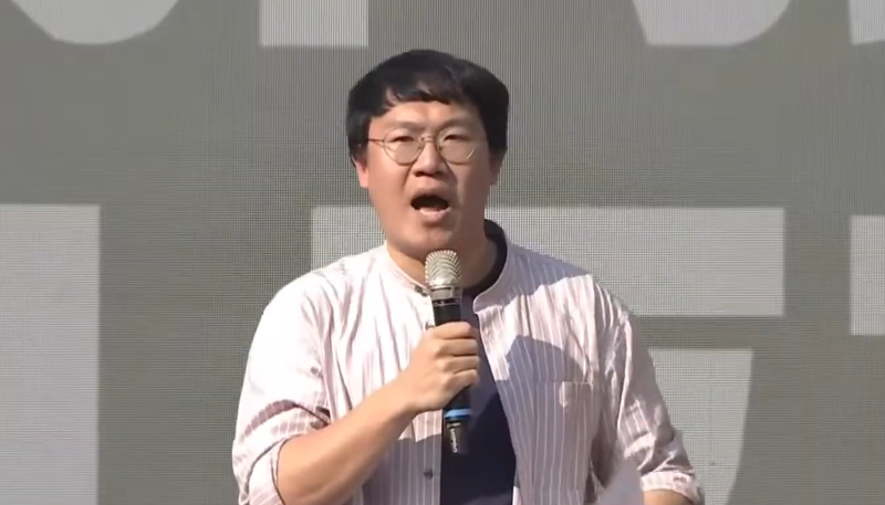 走錯棚？民眾黨找他宣講　上台批預算刪減：吳春城做了最壞示範