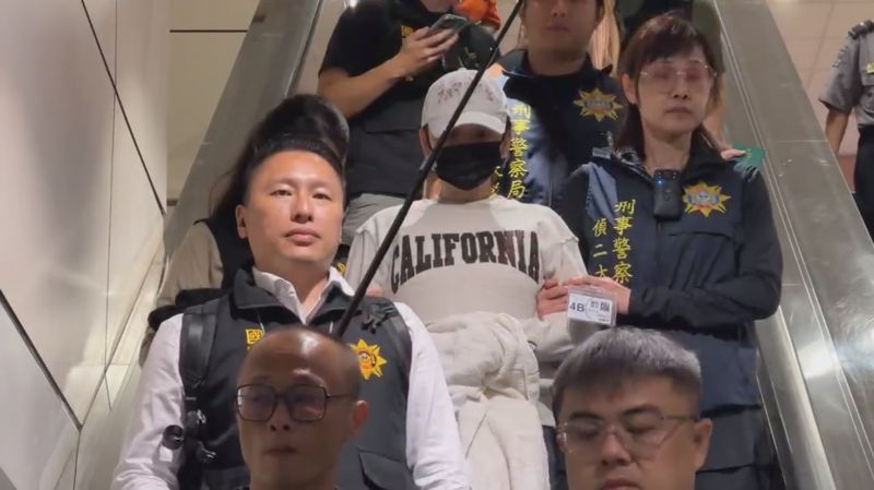 「太陽花女王」劉喬安押解回台！　機場上銬畫面曝光