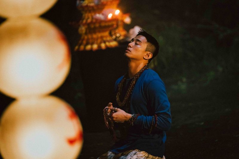 首日開拍《死亡之握：鬼牽手》就出事　初孟軒受神祕力量牽引「自殘見血」