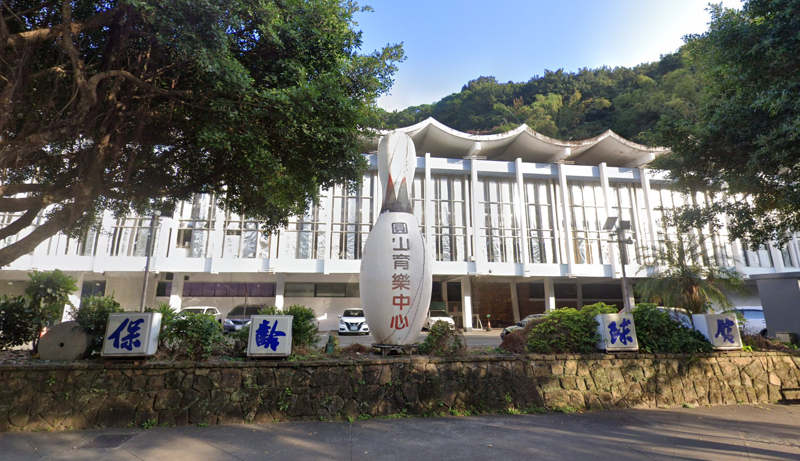 走過一甲子正式熄燈！圓山保齡球館無預警歇業　老球友一早衝領球具