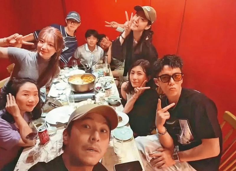 祕戀舒華媽助攻2／2人戀情2024年合照同框洩端倪　柯震東留言「隔空放閃」登韓媒's OG Image