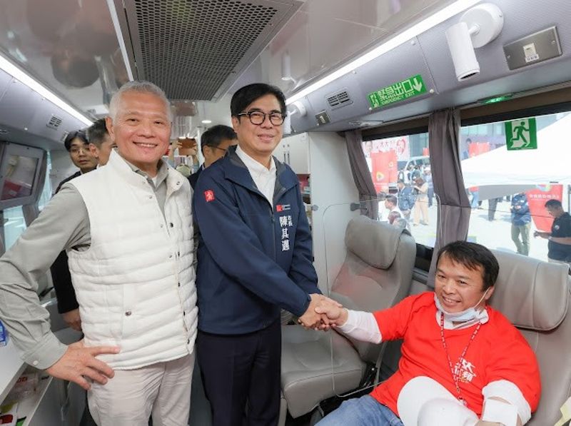呼籲高雄人挺戴永輝捐血活動　陳其邁：高雄輸人不輸陣's story cover image