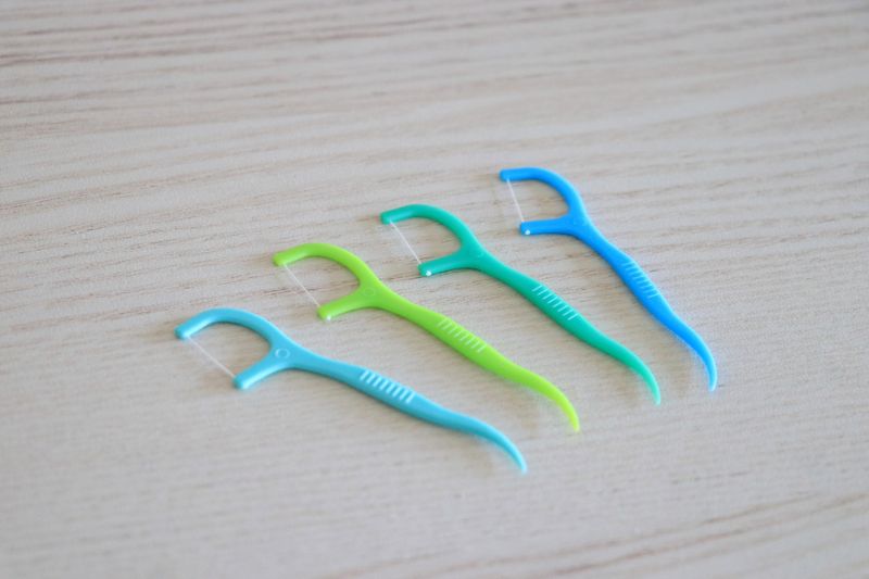 一支牙線棒用一週感染「心內膜炎」　藥師：錯誤習慣恐害細菌「在口中搬家」