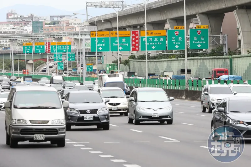 除夕返鄉注意！國道「地雷路段」一次看　高公局建議「南向下午時段出發」's story cover image