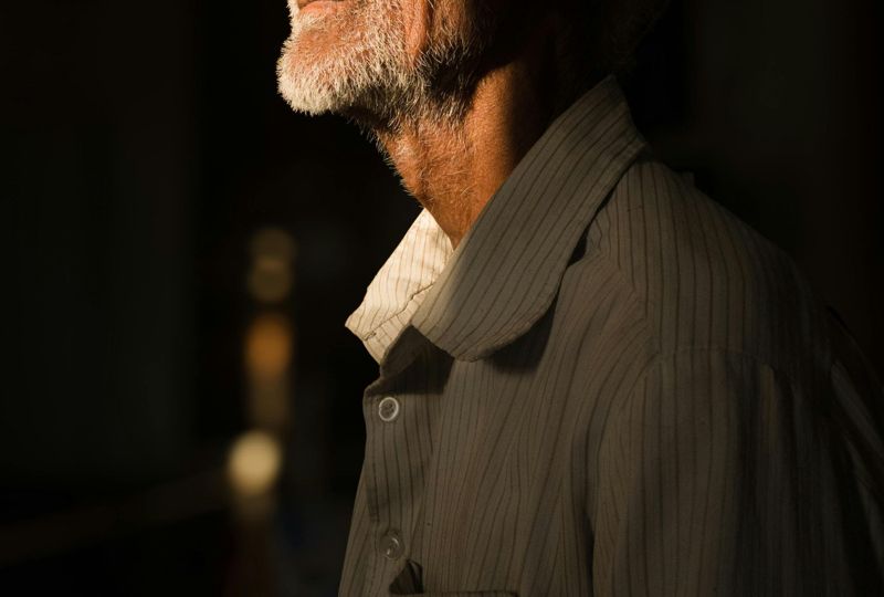 肉眼看不出！70歲阿伯「隱形血尿」拖2年　醫師化驗驚：4癌齊發