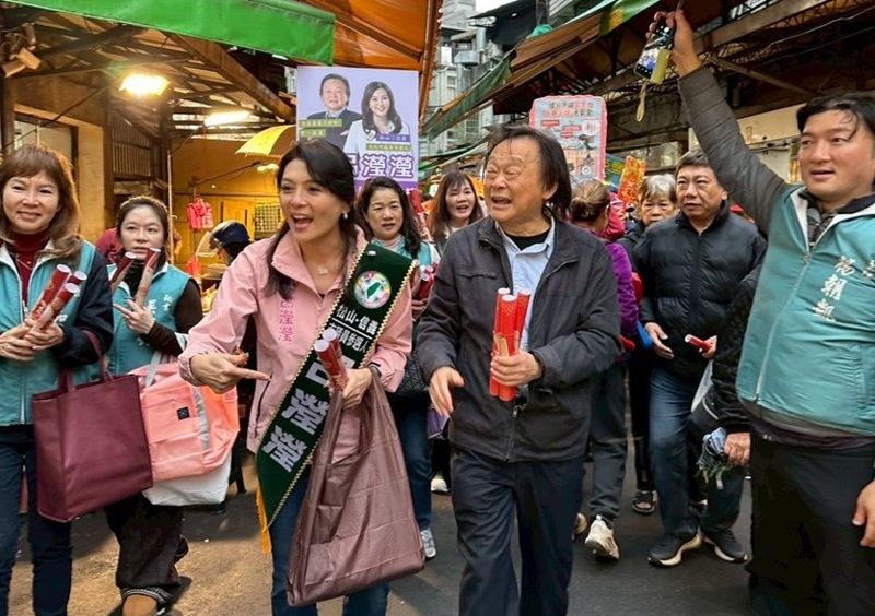 堅系「大師兄帶小師妹」　王世堅聯手呂瀅瀅松信掃街拚關鍵一席