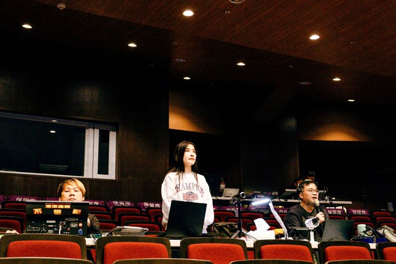 小嫻演出前遭逢母親驟逝噩耗　忍悲完成舞台劇's story cover image