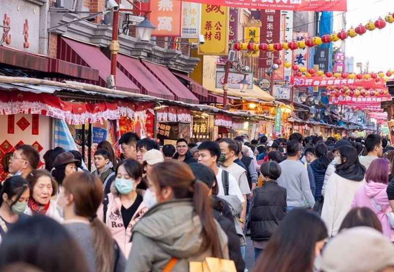說好的空城呢？台北妹過年「清幽夢碎」街上仍擠爆　網揭時間點：要等到這天's story cover image