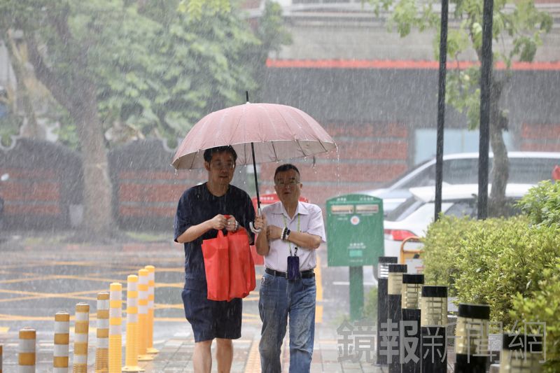 「排隊雲團」曝光！　鄭明典分析：是典型伴隨梅雨鋒面的強降雨系統's OG Image