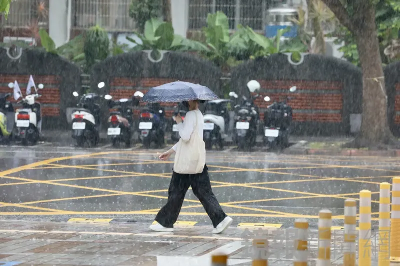 對流雲系旺盛！18縣市豪大雨特報　「2地區」防豪雨來襲's story cover image