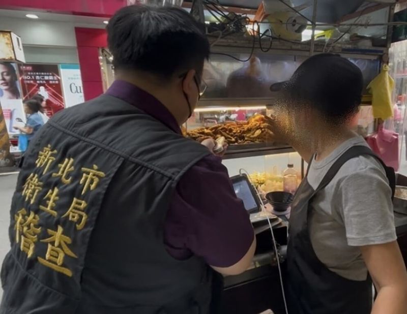 嚇鼠！淡水滷味攤驚見老鼠爬進食材櫃　老闆娘道歉認了：門忘記關「已全銷毀」's OG Image